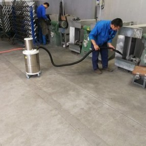 江都某五（wǔ）金加工厂使用我公司EX80气动防爆（bào）吸（xī）尘器