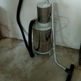 广州某机床冲压公司使用我公（gōng）司防爆吸尘器